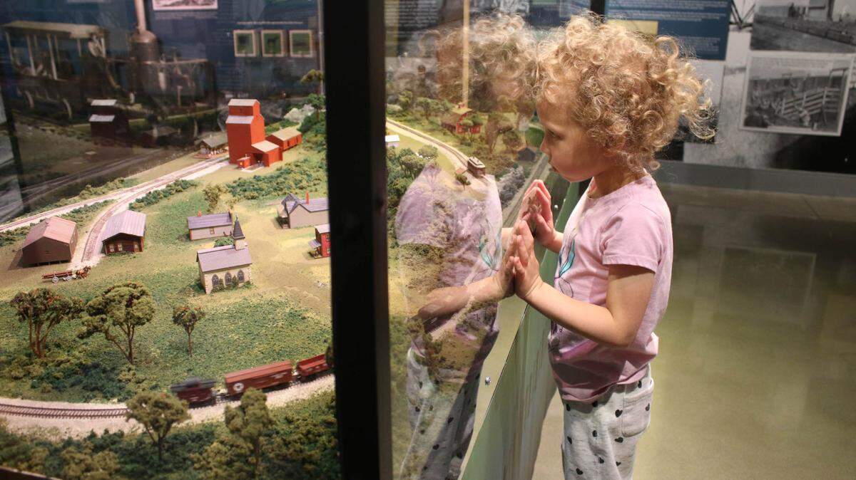 Daphne Franklin, 5, looks at the working model train in the “Trains: Transportation and the Transformation of Johnson County” exhibit at the Johnson County Museum.