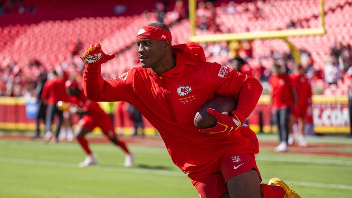 Chiefs-Seahawks betting line & prediction: Kenneth Walker returns to Seattle