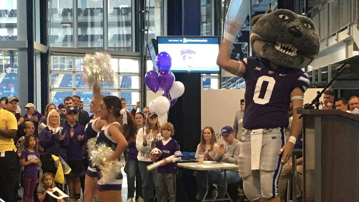 Willie Wildcat leads cheers at K-State’s Catbackers Tour on May 24, 2022