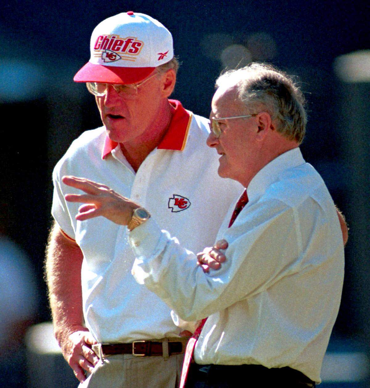 Kansas City Chiefs owner Lamar Hunt (right) spoke with head coach Marty Schottenheimer before the game against the San Diego Chargers on November 22, 1998.