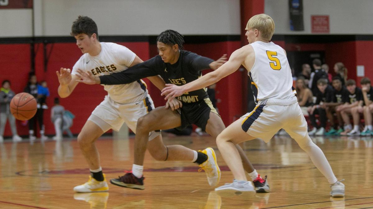 Elijah Martinez (center) of Lee’s Summit tried to keep control of the ball while guarded by Cale Erickson (right) and Gabe Perry (left) of Liberty North Tuesday, December 27, 2022 at the 43rd annual William Jewell High School Holiday Classic.