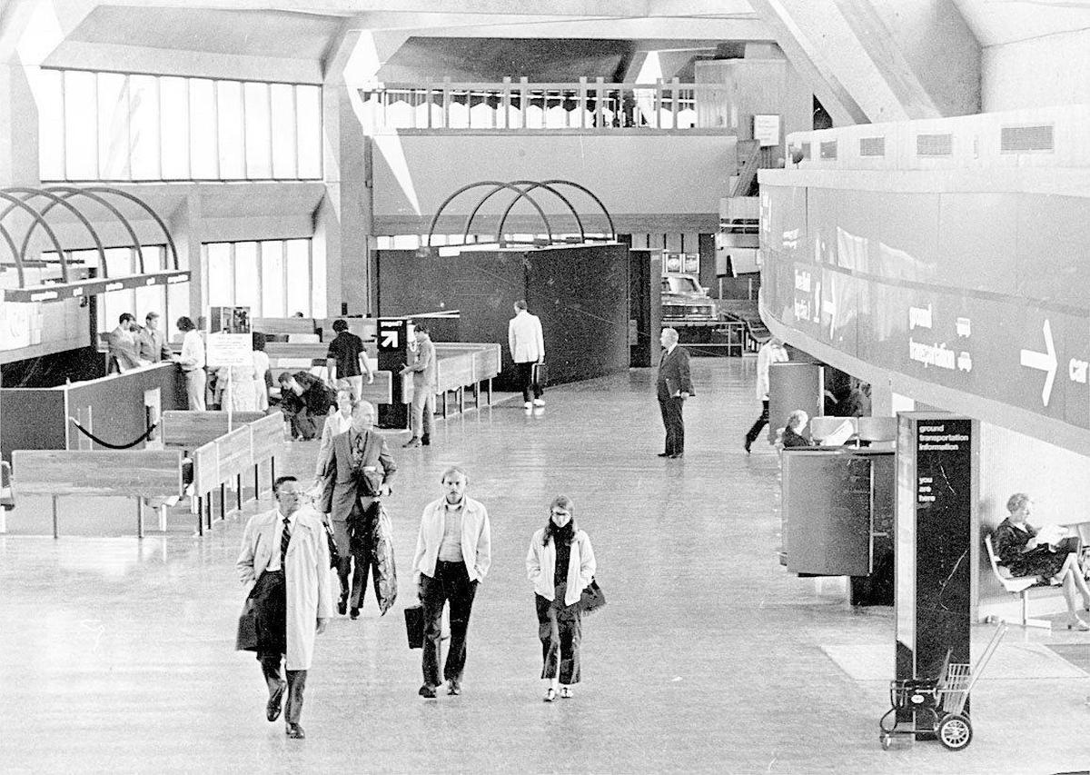 ‘ Drive to your gate’ was the credo of Kansas City International Airport’s designers. It was close to being true, particularly before the advent of metal detectors and other security measures. In May, 1973, six months after the airport opened, nobody had problems with crowds.