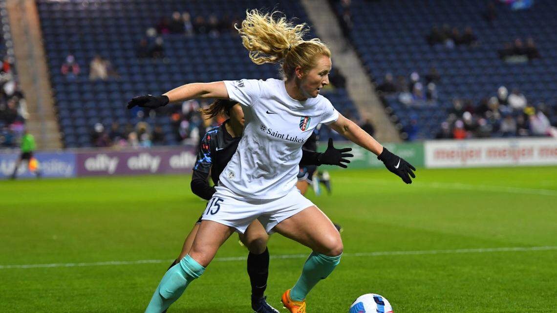 Kansas City Current midfielder Sam Mewis (15) controls the ball during first half against Chicago Red Stars in a NWSL Challenge Cup match at SeatGeek Stadium.