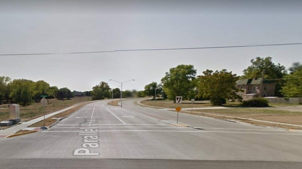 One man died following a car crash Saturday afternoon in the area of North 5th Street and Parallel Parkway, according to Kansas City, Kansas, police.