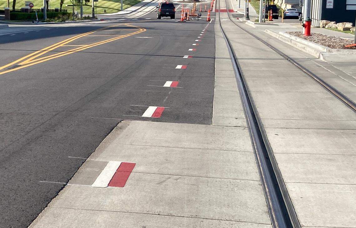Red-and-white dashed line indicates that motorists can merge into the adjoining lane to make a turn at an intersection or into a drive or, in some cases, park on the street.