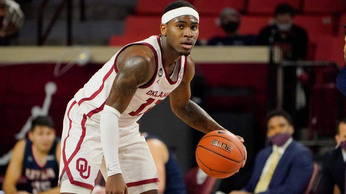 Oklahoma guard De’Vion Harmon (11) during an NCAA college basketball game against UTSA, Thursday, Dec. 3, 2020, in Norman, Okla. (AP Photo/Sue Ogrocki)