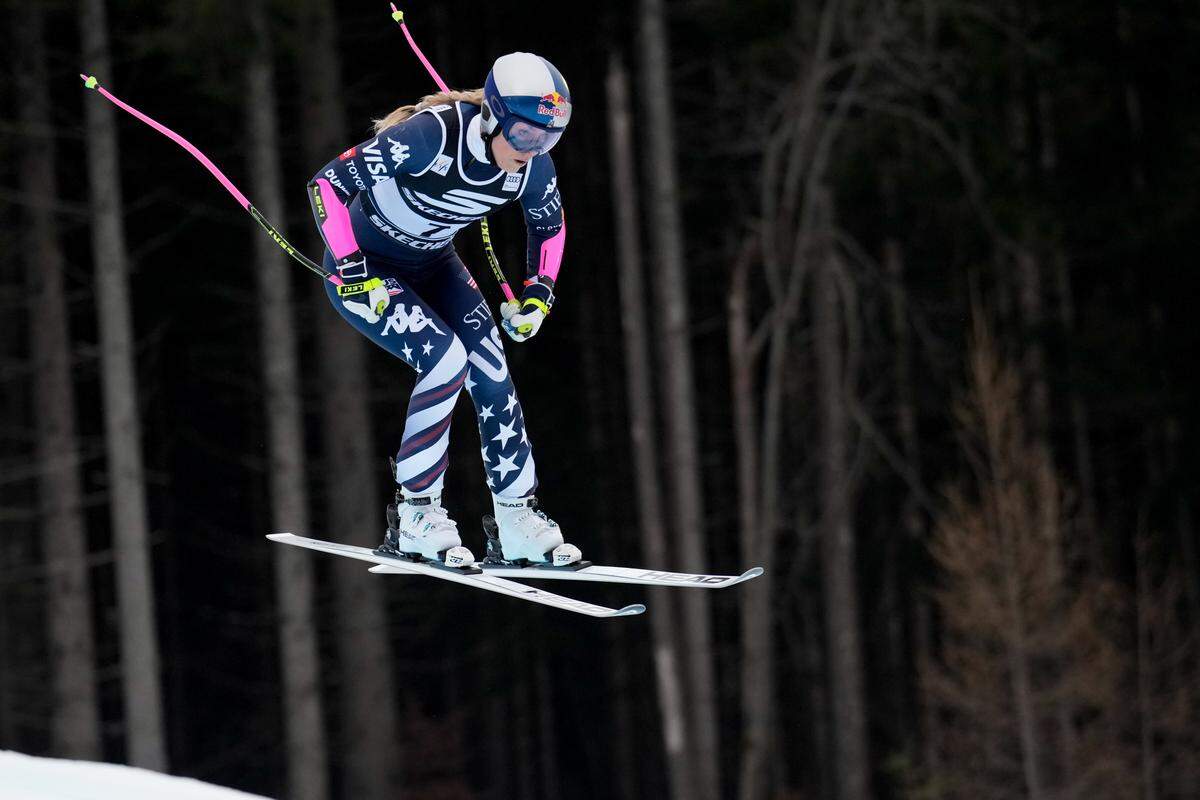 Lindsey Vonn of Team United States in action during the Audi FIS Alpine Ski World Cup Women's Super G on January 18, 2026 in Tarvisio Italy.