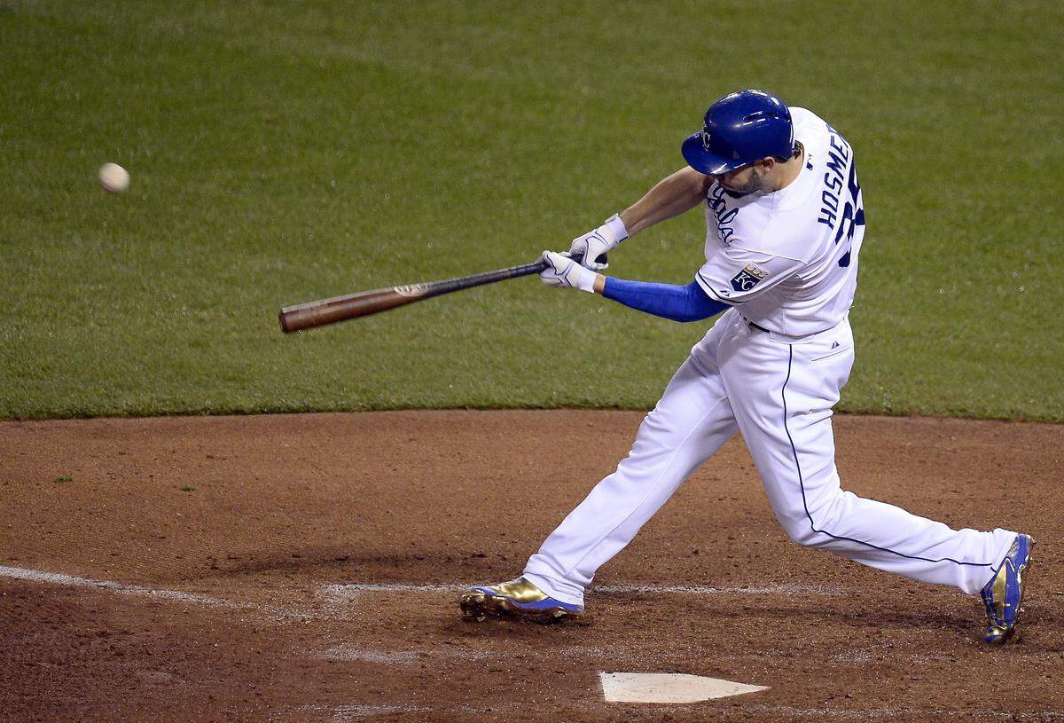 Kansas City Royals first baseman Eric Hosmer hits an RBI single in the eighth inning to score center fielder Lorenzo Cain in the eighth inning during Friday’s ALCS baseball game on October 23, 2015 at Kauffman Stadium in Kansas City, Mo.