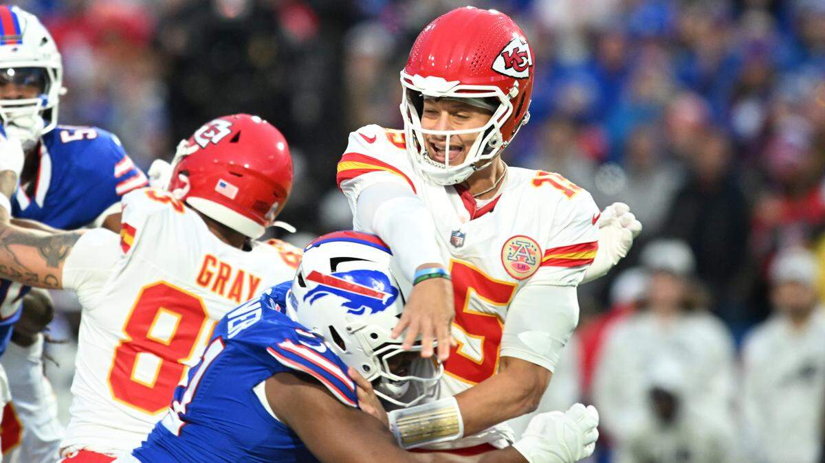 Kansas City Chiefs quarterback Patrick Mahomes (15) is pressured by Buffalo Bills defensive tackle Ed Oliver (91) after releasing a pass in the first quarter at Highmark Stadium on Sunday, Nov. 17, 2024.