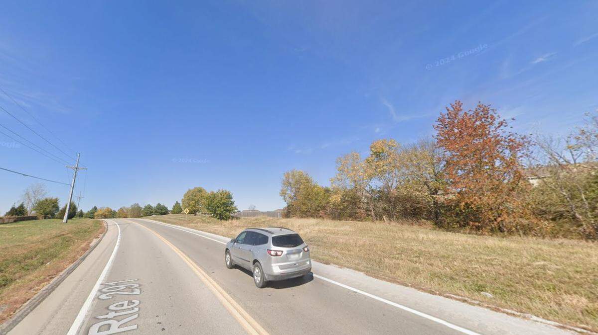 A single-vehicle crash along Northeast Cookingham Drive in Kansas City’s Northland killed two people and seriously injured another early Saturday, police said.