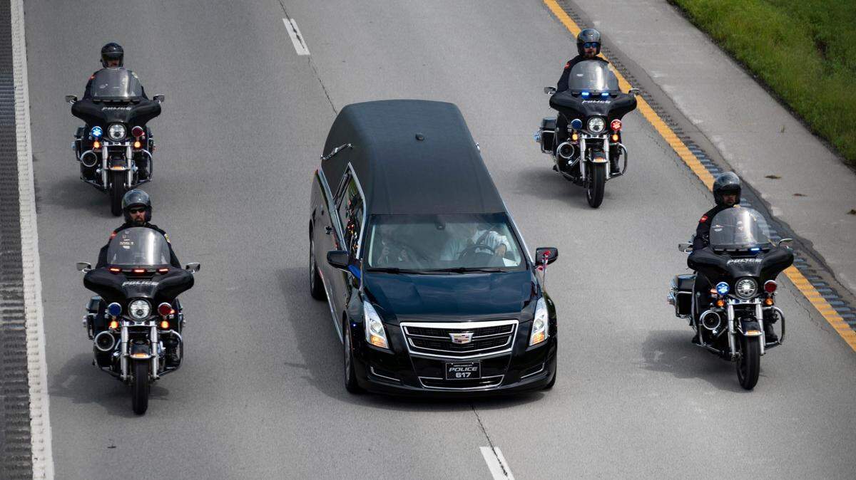 Here’s what Kansas law requires you to do if you encounter a funeral procession on the road.