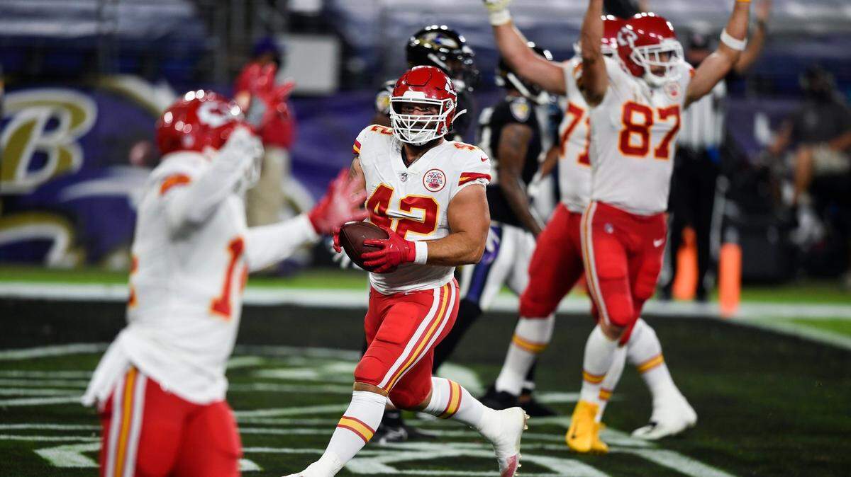 Chiefs fullback Anthony Sherman (No. 42) and teammates celebrate his touchdown reception during the first half Monday night in Baltimore against the Ravens.