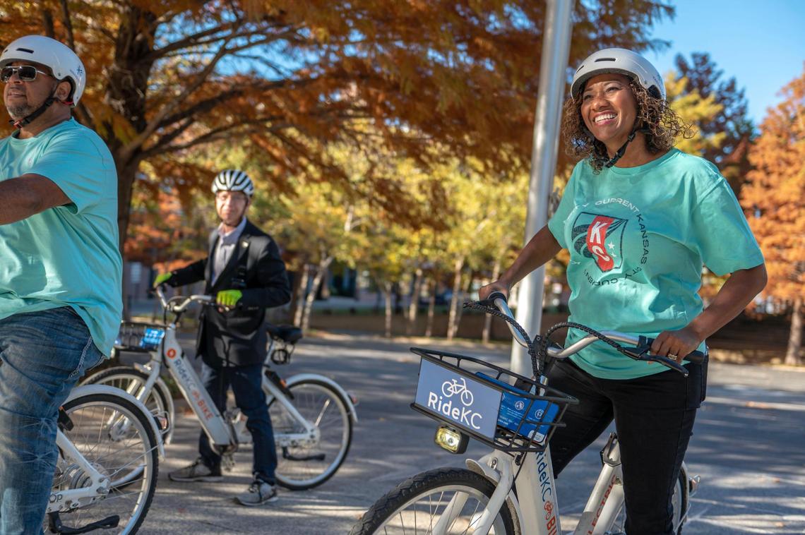 Councilwoman Ryana Parks-Shaw prepares for a bike ride starting from Ilus Davis Park on Oct. 28.