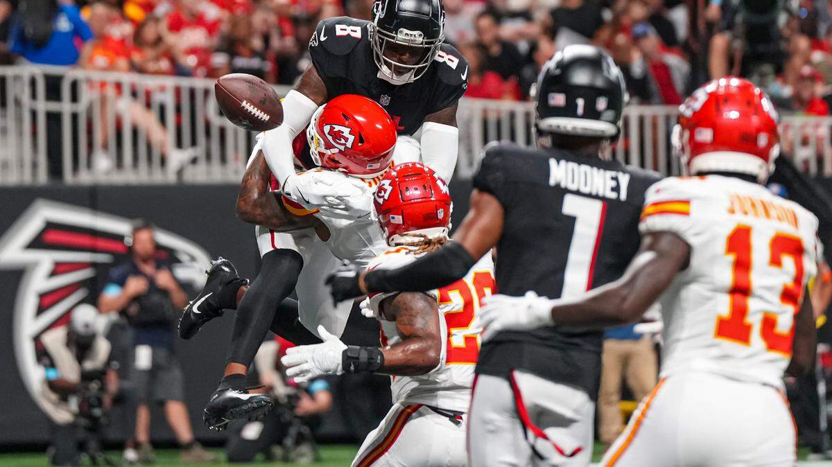 Kansas City Chiefs safety Bryan Cook (6) breaks up a pass against Atlanta Falcons tight end Kyle Pitts (8) in the end zone during the second half at Mercedes-Benz Stadium.