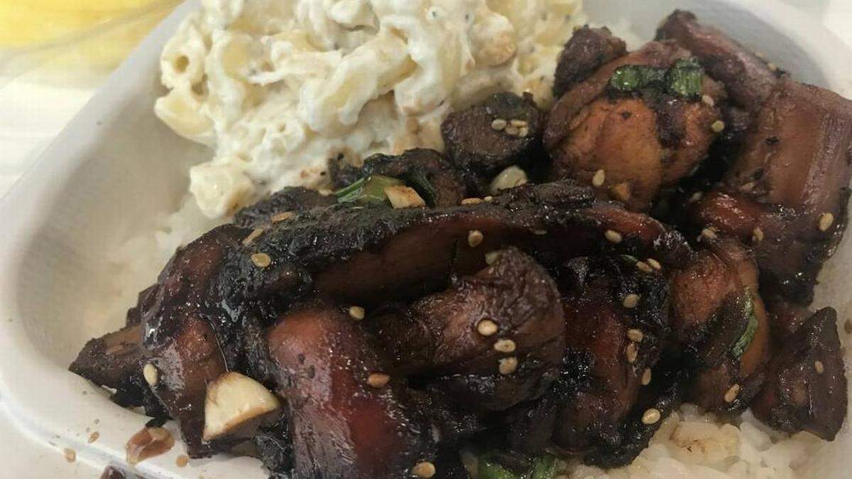 Hawaiian Bros. specializes in plates with a portion of meat (or grilled vegetables), scoops of white rice and macaroni salad. Customers also can order sides such as pineapple