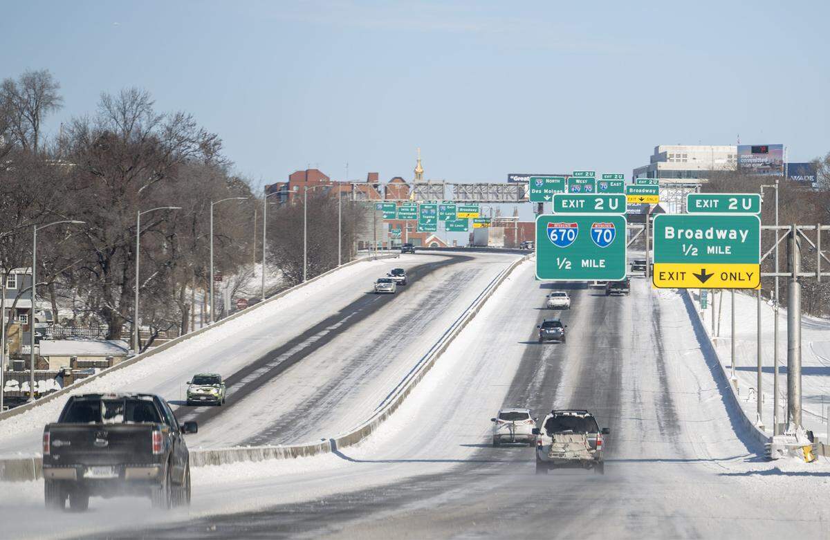 Vehicles navigate snow-packed Interstate 35 in downtown Kansas City on Sunday, Jan. 25, 2026, as the city grapples with the aftermath of a snow storm and bitterly cold temperatures.