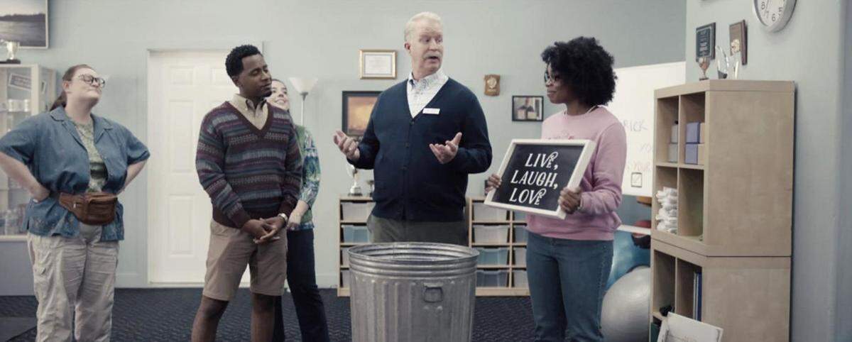 In a scene from a recent Progressive commercial, Dr. Rick (Bill Glass) quizzes his students on whether one really needs a sign in the house that says “Live, Laugh, Love.” (Answer: One doesn’t, unless the goal is to become one’s parents.)