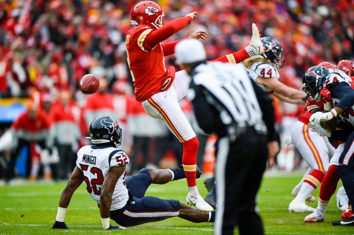 The Texans blocked a punt by Kansas City Chiefs punter Dustin Colquitt early in the first quarter and ran it in for a touchdown.