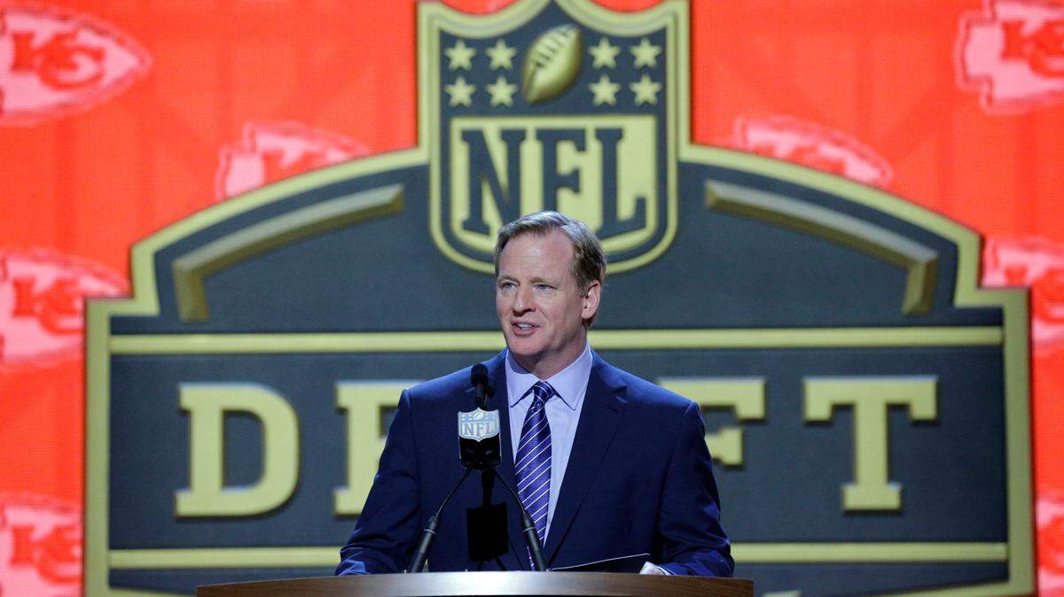 NFL commissioner Roger Goodell announces after the Kansas City Chiefs selects Washington defensive back Marcus Peters as the 18th pick in the first round of the 2015 NFL Football Draft, Thursday, April 30, 2015, in Chicago. (AP Photo/Nam Y. Huh)