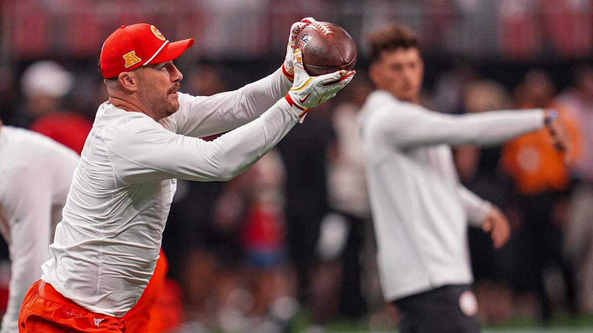 Sep 22, 2024; Atlanta, Georgia, USA; Kansas City Chiefs tight end Travis Kelce (87) catches a pass from quarterback Patrick Mahomes (15) on the field prior to the game against the Atlanta Falcons at Mercedes-Benz Stadium. Mandatory Credit: Dale Zanine-Imagn Images