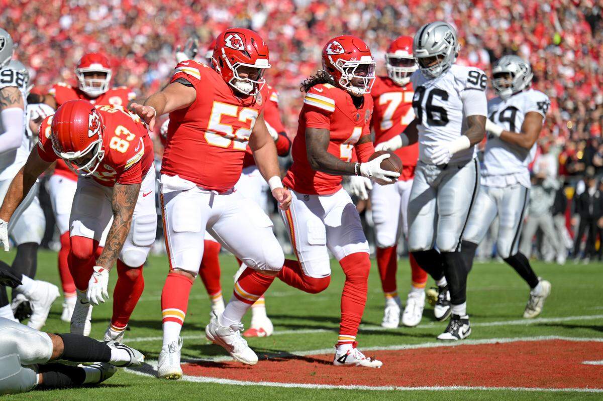 Rashee Rice scores a first-quarter touchdown for the Kansas City Chiefs, giving the offense an early lead against the Las Vegas Raiders at Arrowhead Stadium.