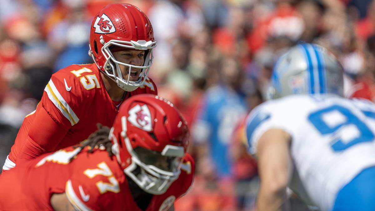 Kansas City Chiefs quarterback Patrick Mahomes (15) calls out a play in the first quarter Saturday against the Detroit Lions. (081724, Arrowhead Stadium)