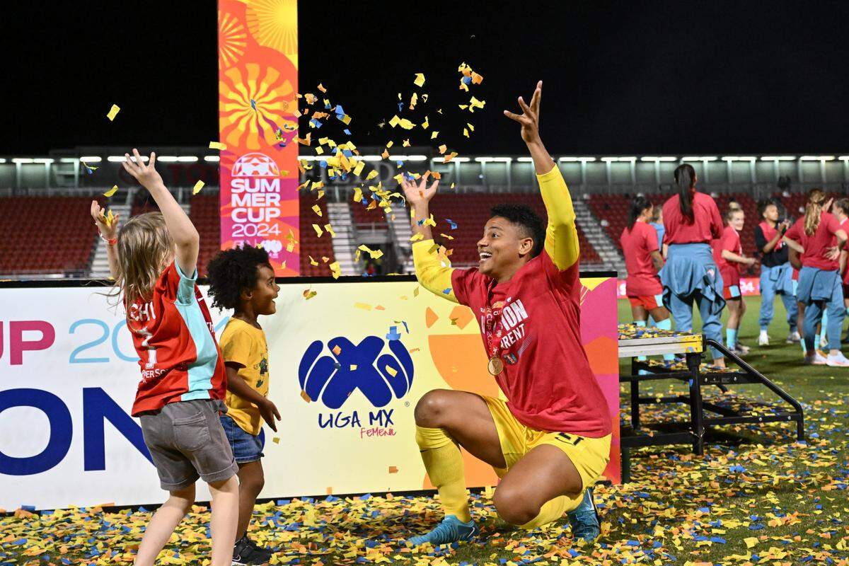 Kansas City Current goalkeeper Adrianna Franch (21) celebrates a win against NJ/NY Gotham FC in the Summer Cup Final at Toyota Field on Oct. 25, 2024.