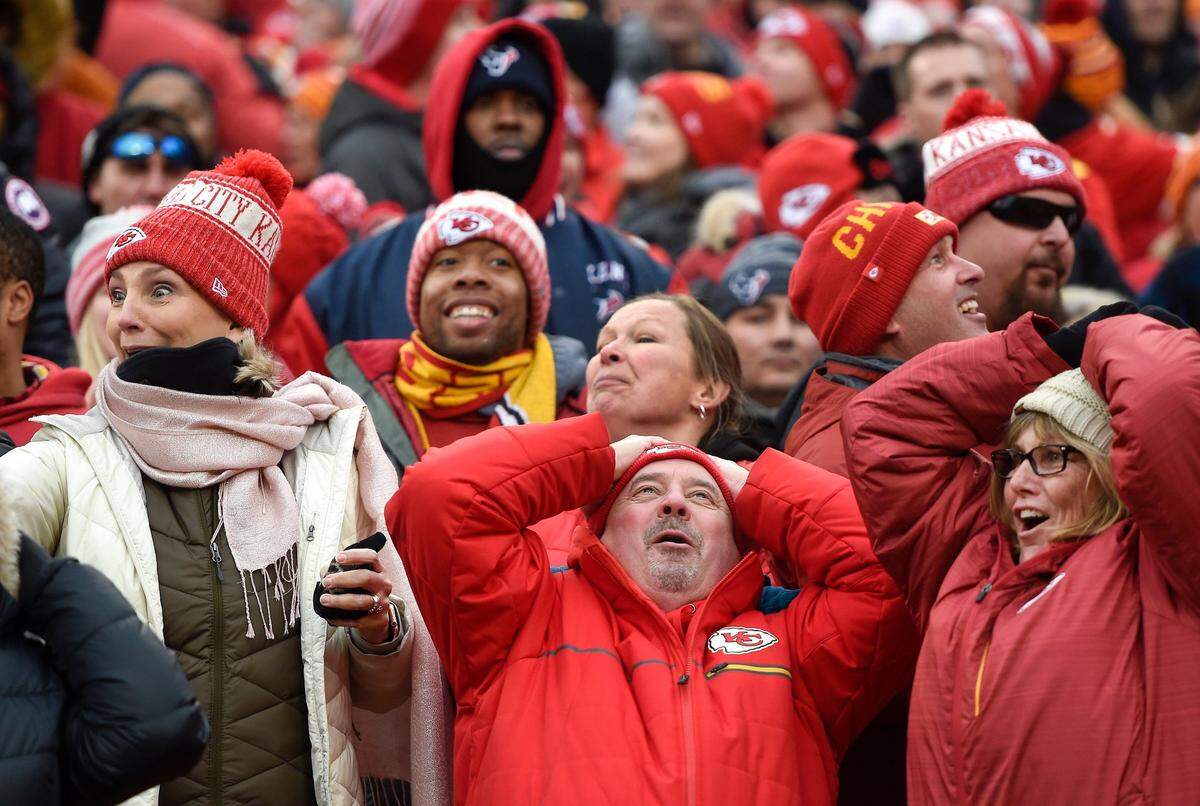 Chiefs fans were relieved to finally have points on the board after Damien Williams’ second quarter touchdown against the Texans.