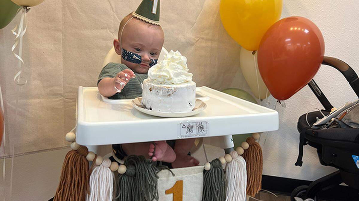 Nash Keen celebrated his first birthday with a cake.
