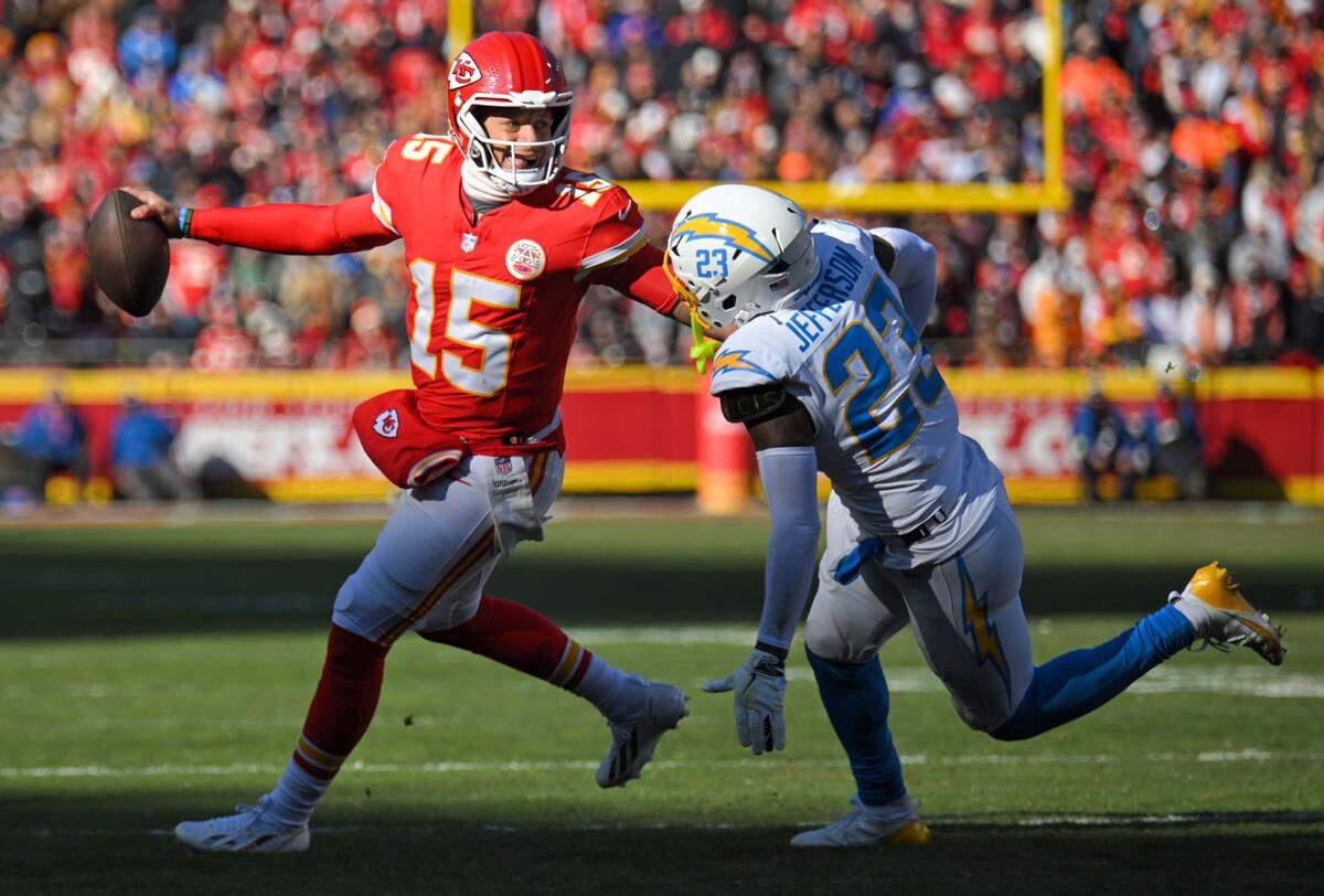 Kansas City Chiefs quarterback Patrick Mahomes (15) scrambles against the LA Chargers at GEHA Field at Arrowhead Stadium on Sunday, Dec. 14, 2025.