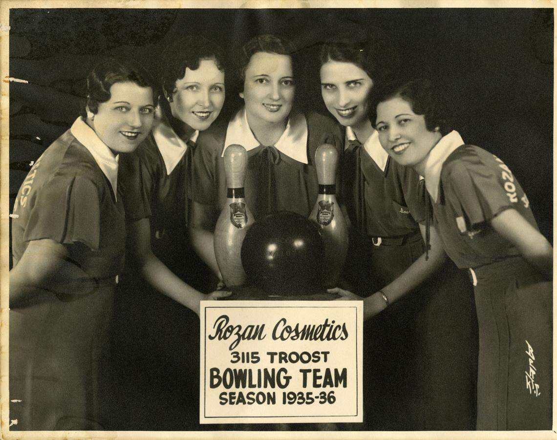 Rozan Cosmetics Bowling Team, 1935-1936.