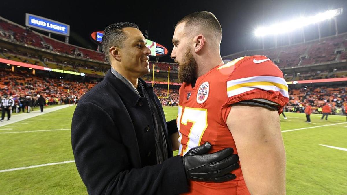 Former Kansas City Chiefs tight end Tony Gonzalez, left, speaks with current Chiefs tight end Travis Kelce before a 2018 game at Arrowhead Stadium in Kansas City, Mo.