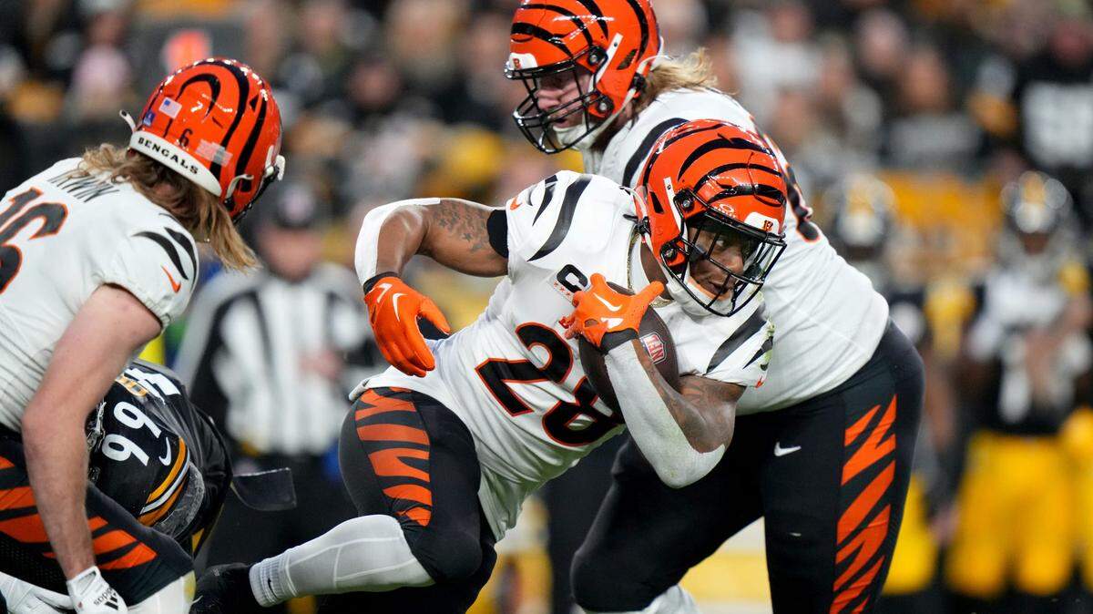 Cincinnati Bengals running back Joe Mixon carried the ball during a Week 16 NFL football game against the Steelers on Saturday, Dec. 23, 2023, at Acrisure Stadium in Pittsburgh, Pa.