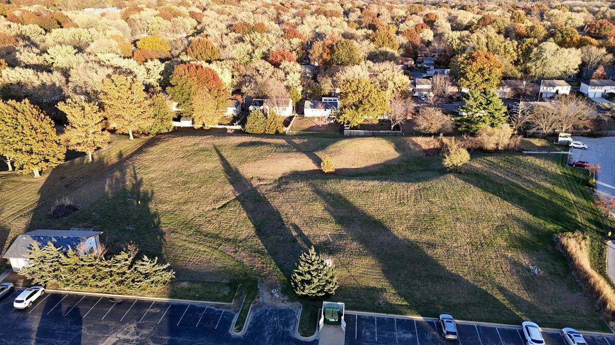 The proposed site for Solomon’s Porch Assisted Living at 16560 Indian Creek Parkway. The facility will bring 24/7 care in a home-like setting, according to planning documents.