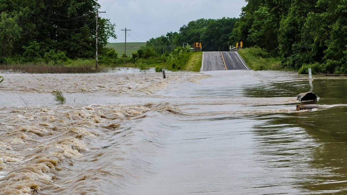 Rep. Sam Graves’ bipartisan Fixing FEMA Act would give local first responders help they need to restore vital infrastructure.