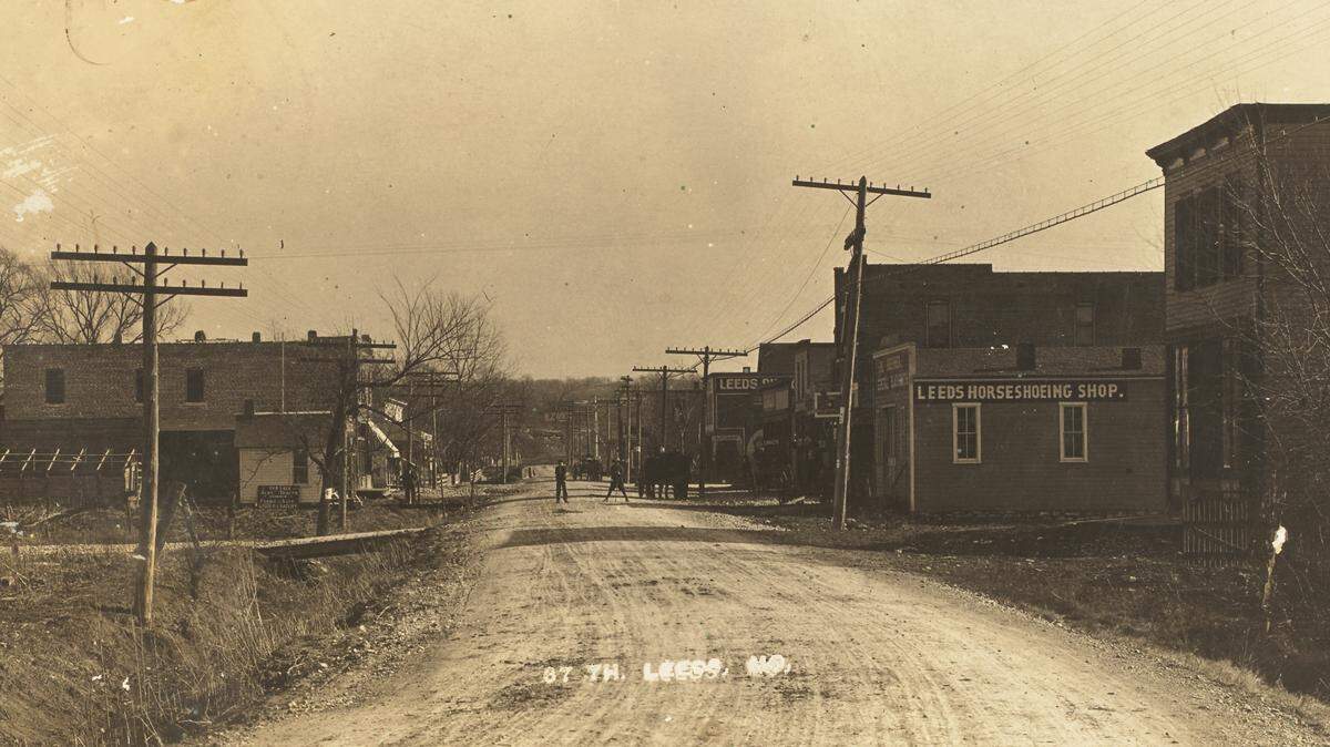 A postcard looking north on 37th Street in Leeds, dated 1917.