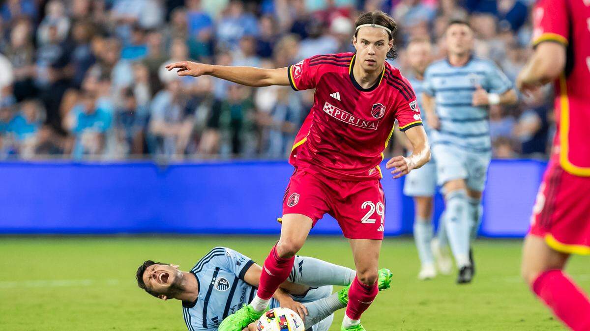 St. Louis CITY SC forward Nokkvi Thorisson (29) controls the ball against Sporting Kansas City in the first half at Children’s Mercy Park on July 20, 2024. Thorisson scored after avoiding a second yellow card for a foul.