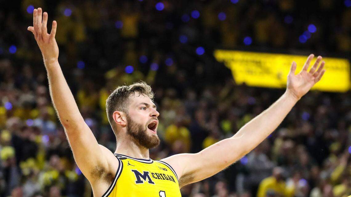 Michigan center Hunter Dickinson will transfer to Kansas for next season, picking the Jayhawks from a short list of schools that included UK.