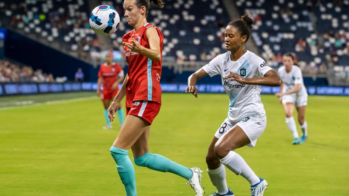 KC Current forward Cece Kizer gains control of the ball during the game between the KC Current and Gotham FC on Saturday June 11, 2022 at Children’s Mercy Park in Kansas City, Kansas.