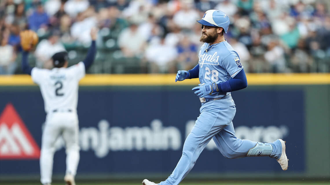 Royals outfielder Kyle Isbel exits with foot injury Tuesday, could be out a while