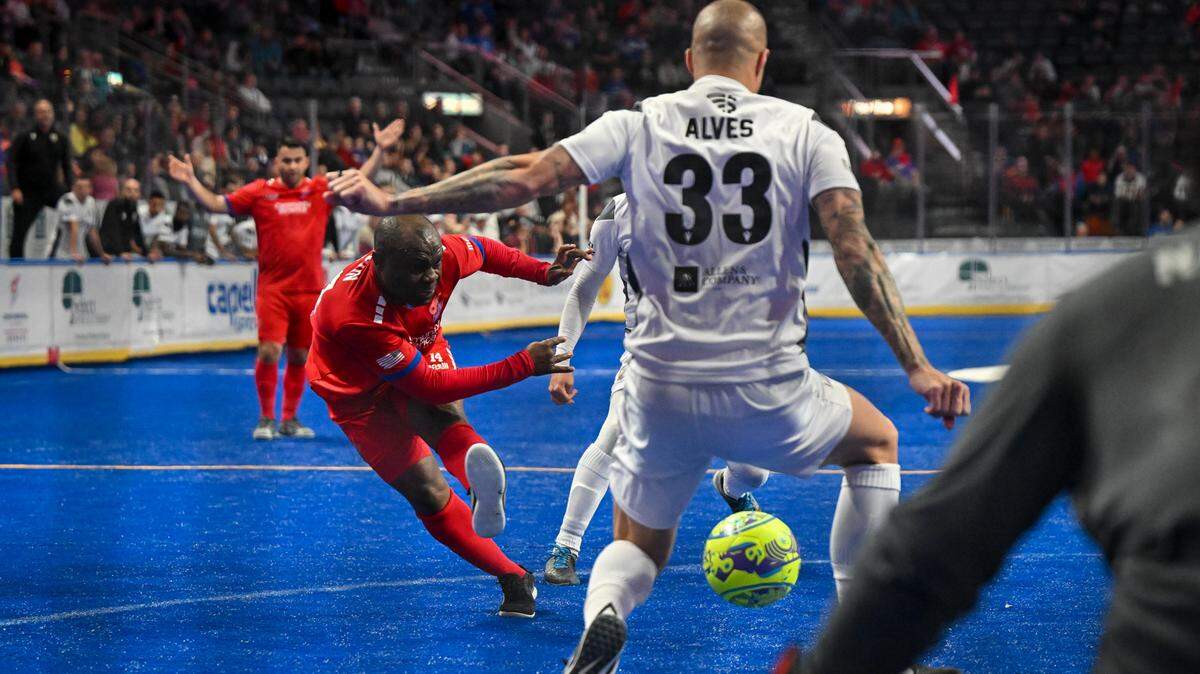 KC Comets player/coach Leo Gibson, middle, takes a shot against the Florida Tropics.