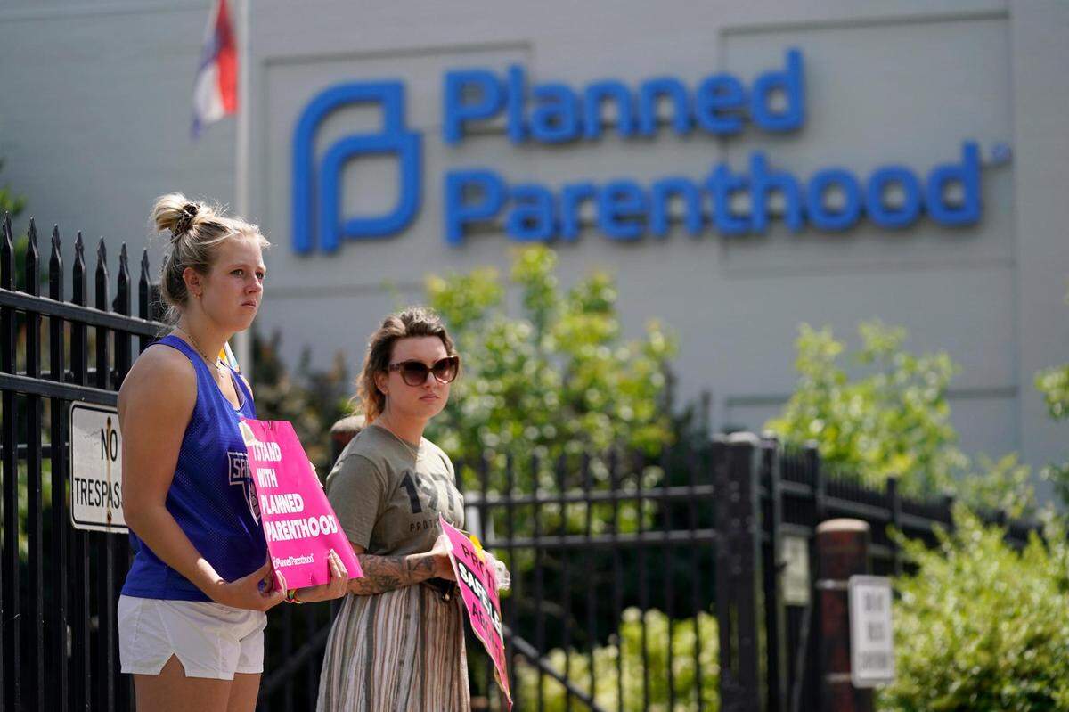 Protesters stand outside of a St. Louis Planned Parenthood after abortions were banned in Missouri in 2022. The state blocked Planned Parenthood from receiving Medicaid reimbursements in 2024.