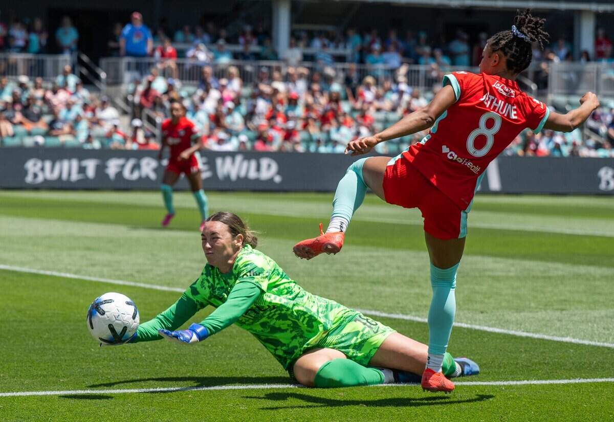 Portland Thorns FC goalkeeper MacKenzie Arnold (18) makes a save after a shot on goal by Kansas City Current midfielder Croix Bethune (8) in the Current's match vs. Portland Thorns FC on Sunday, May 24, 2026, at CPKC Stadium.