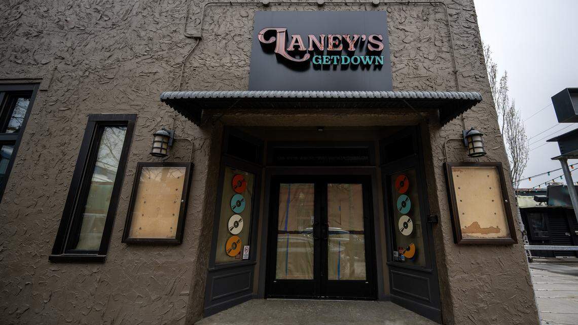 A Kansas City chicken restaurant, bar and music venue is closed