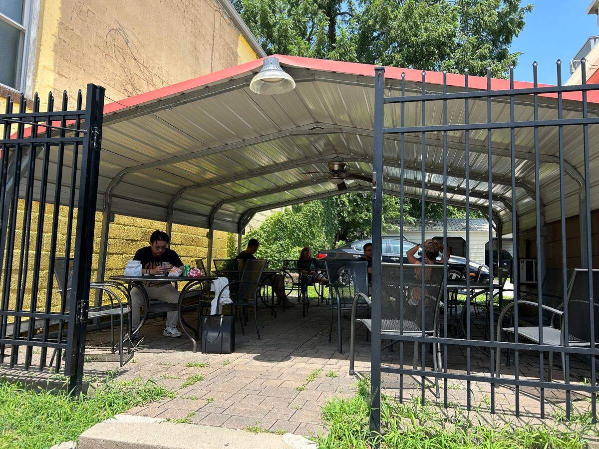 Kitty’s offers an outdoor dining patio that Souvilong had planned to convert into a larger kitchen before permitting issues halted the project.
