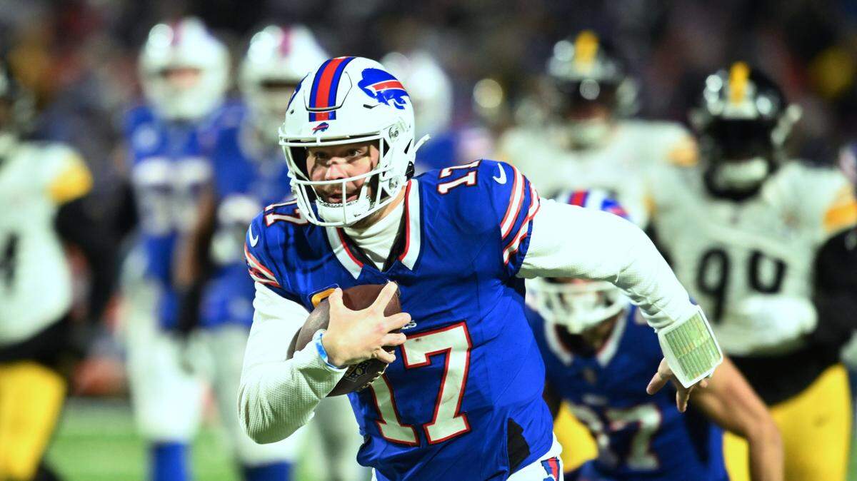 Buffalo Bills quarterback Josh Allen (17) runs the ball in the first half against the Pittsburgh Steelers in an AFC Wild Card game at Highmark Stadium on Jan. 15, 2024.
