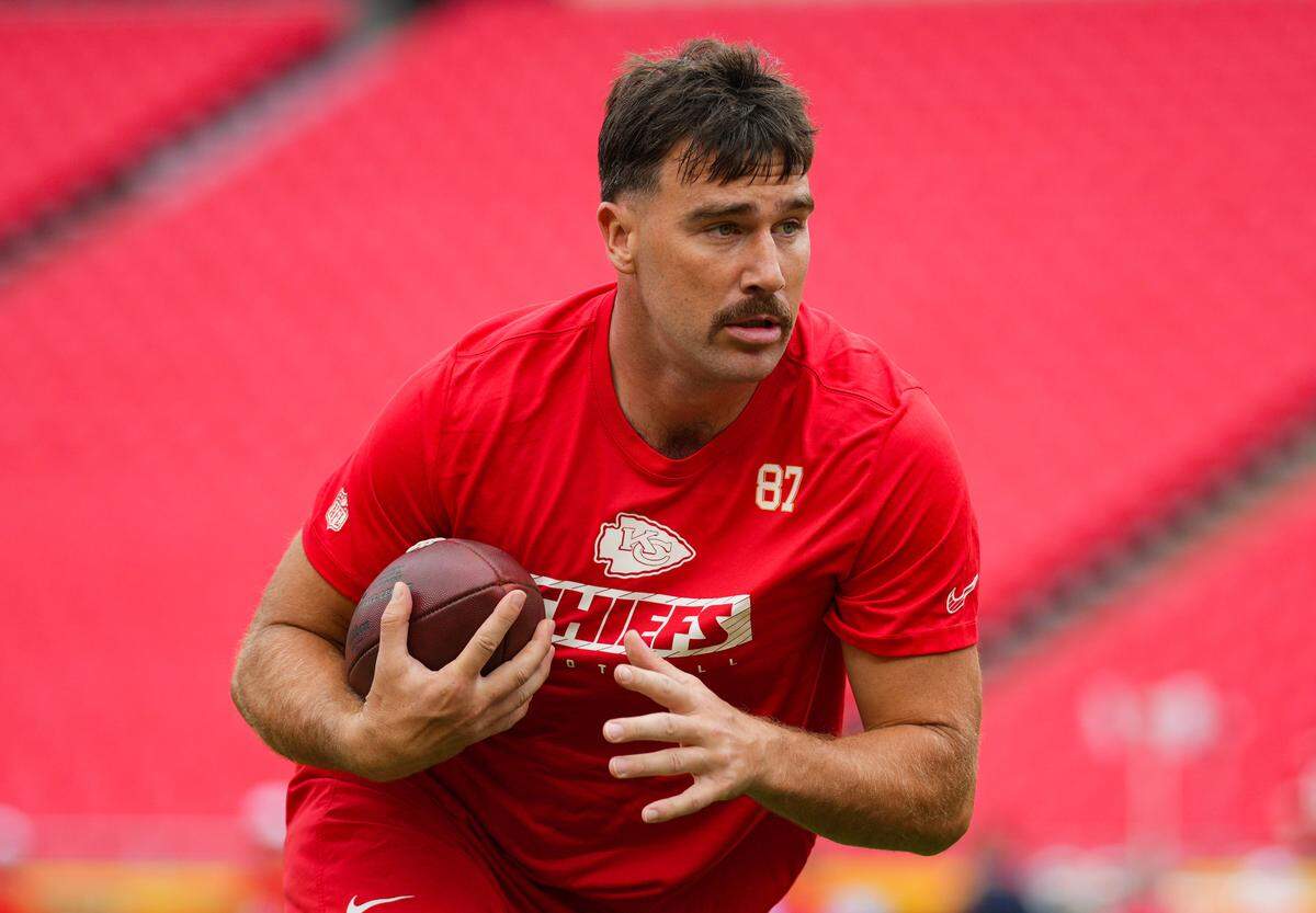 Kansas City Chiefs tight end Travis Kelce (87) warms up prior to a game against the Chicago Bears at GEHA Field at Arrowhead Stadium.