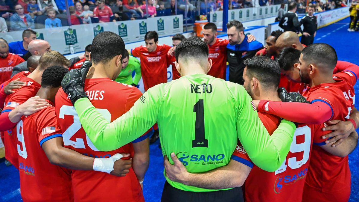 The Comets huddle during a timeout at a game last season against the Milwaukee Wave.