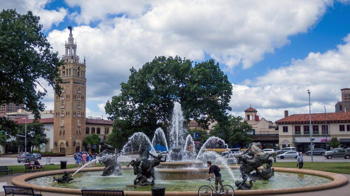 The City Council of Kansas City recently changed an ordinance banning pedicabs in the Country Club Plaza.