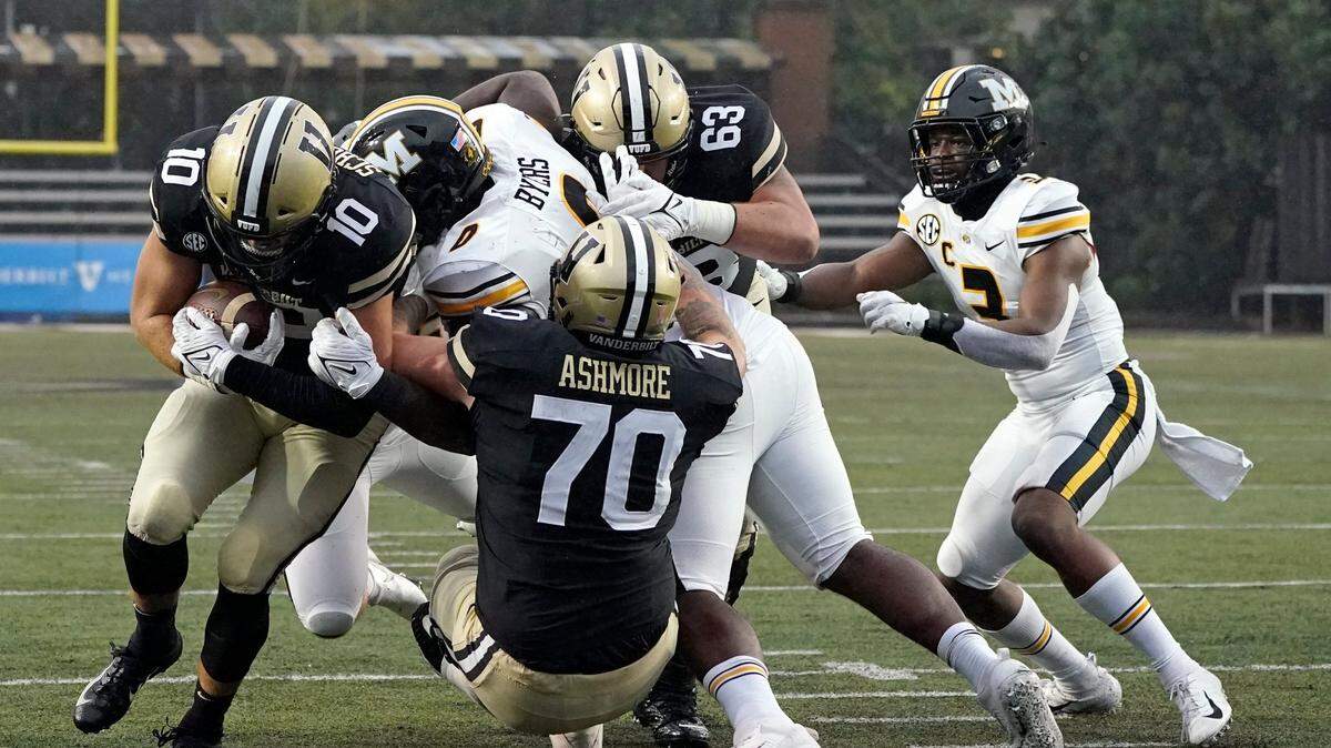 Vanderbilt tight end Gavin Schoenwald (10) gets past Missouri defensive lineman Akial Byers (0) as Schoenwald scores a touchdown in the second half of an NCAA college football game Saturday, Oct. 30, 2021, in Nashville, Tenn. (AP Photo/Mark Humphrey)